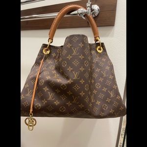 Louis Vuitton Artsy MM